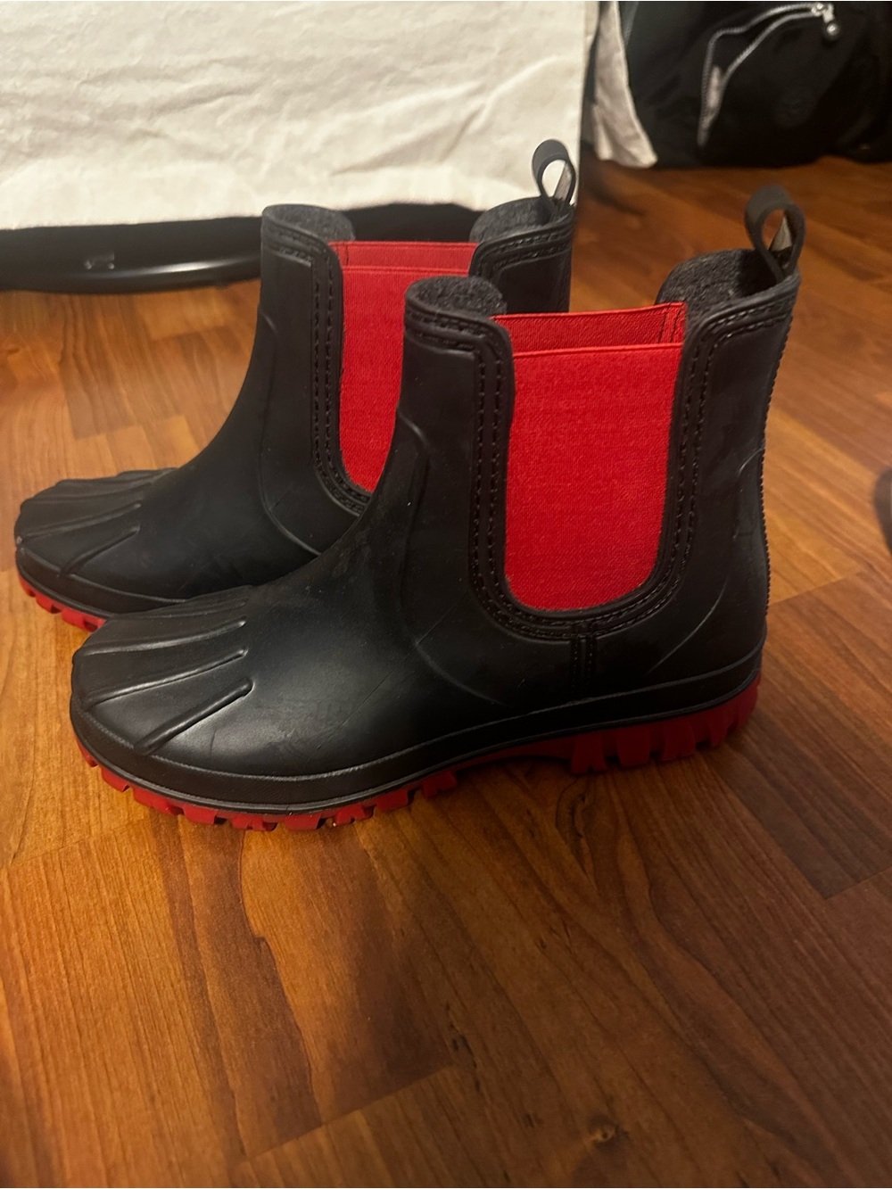Storm by Cougar and Red Chelsea Rain Boots. Woman’s size 7